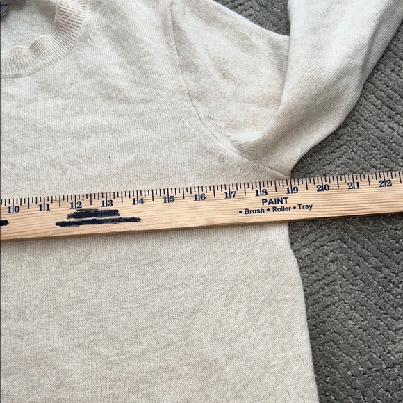 J-Crew Women’s 100% Cashmere classic-fit crewneck sweater Long sleeve Size Small - Picture 8 of 10